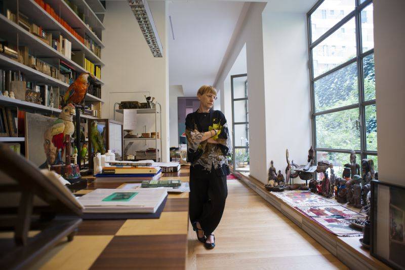 SURROUND CREATIVE WOMEN